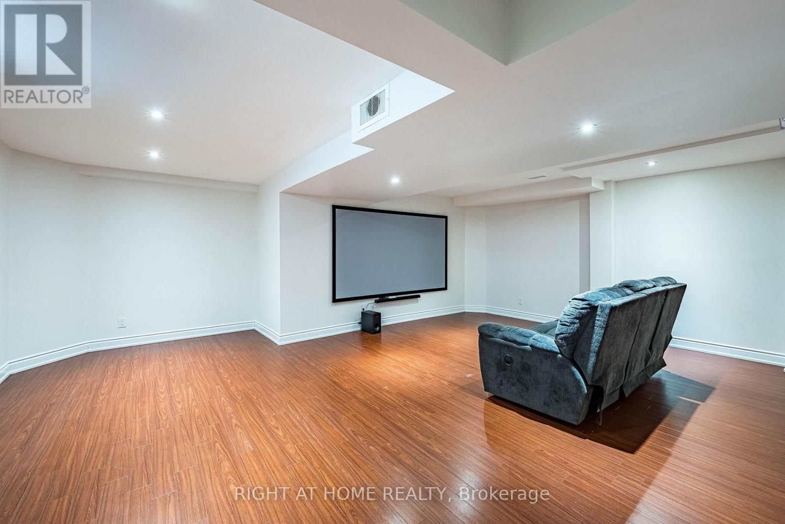3928 Hazelridge Road, Mississauga, Ontario  L5N 6Z4 - Photo 41 - W13212042