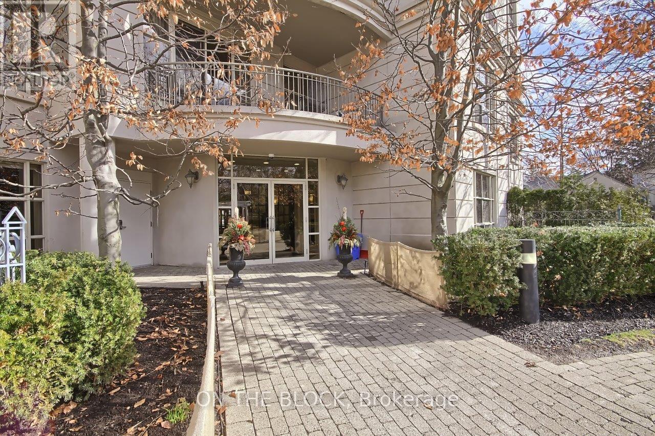 112 - 3085 Bloor Street W, Toronto, Ontario  M8X 1C9 - Photo 4 - W13212080