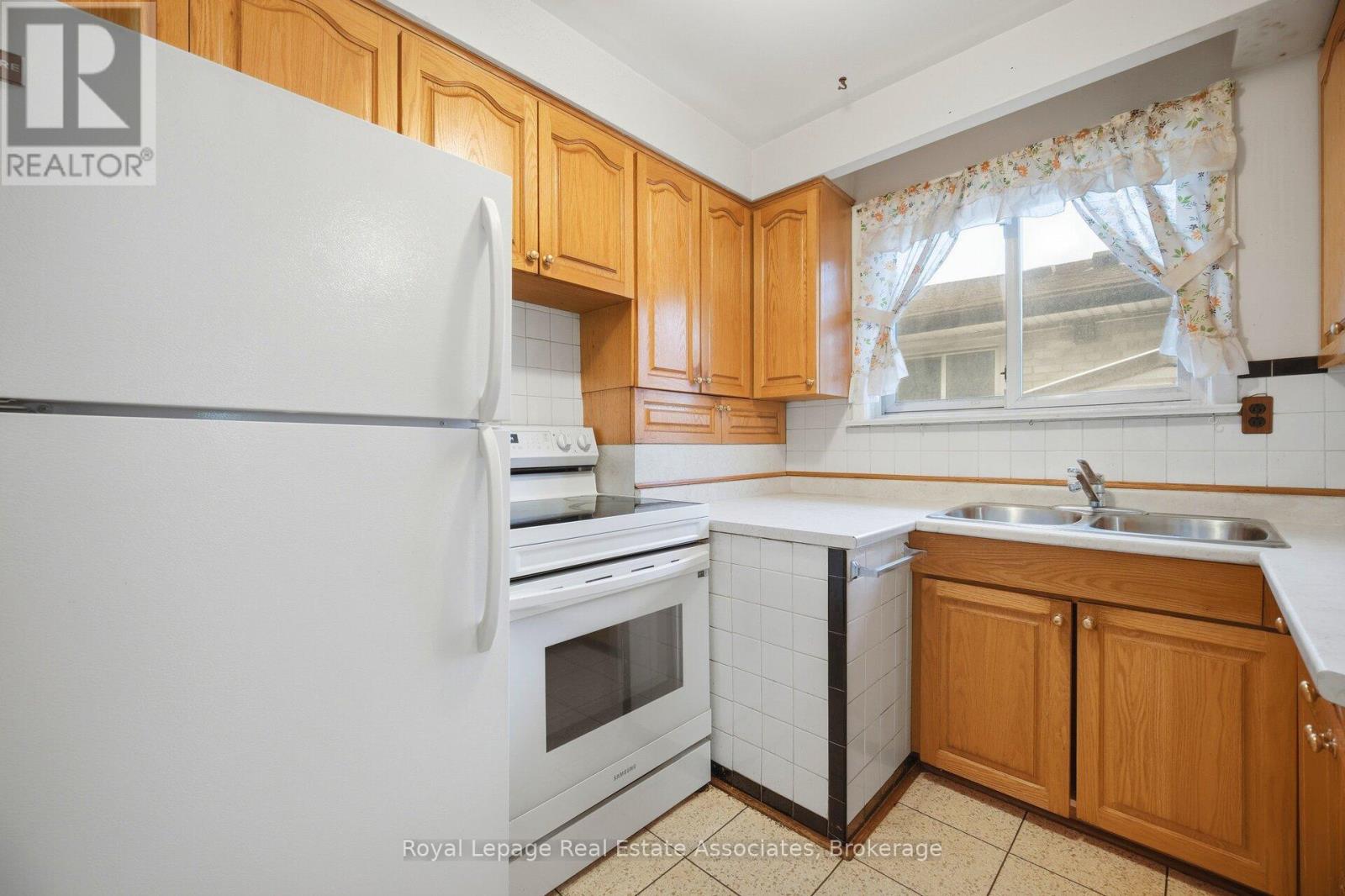 193 Kingsview Boulevard, Toronto, Ontario  M9R 1V7 - Photo 14 - W13212092