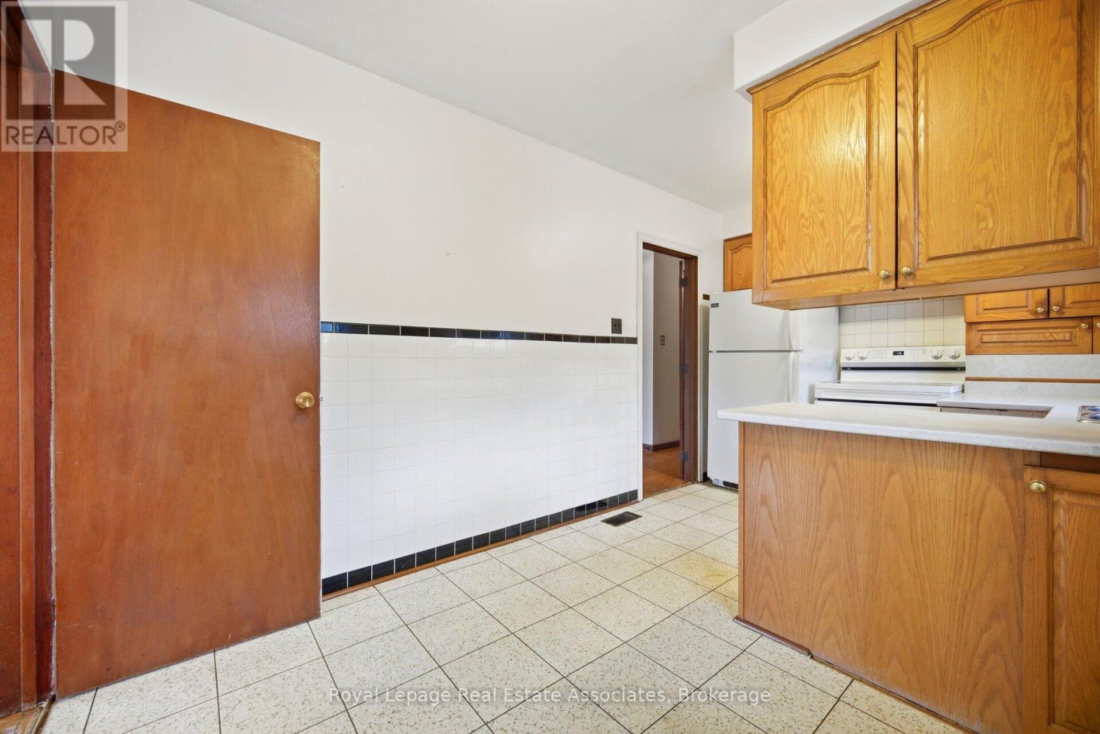 193 Kingsview Boulevard, Toronto, Ontario  M9R 1V7 - Photo 17 - W13212092