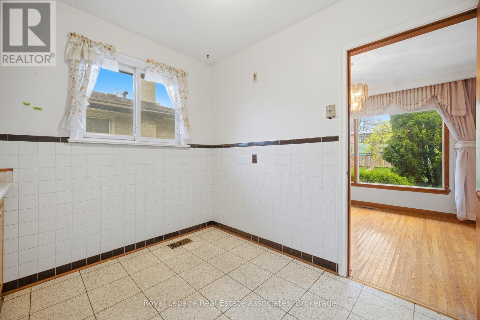 193 Kingsview Boulevard, Toronto, Ontario  M9R 1V7 - Photo 19 - W13212092