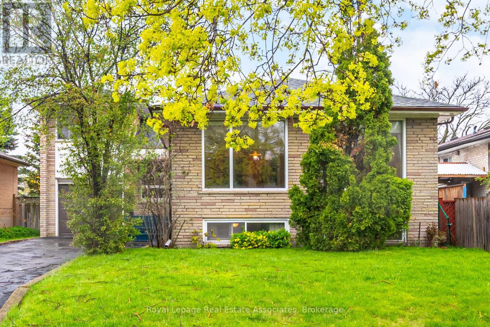 193 Kingsview Boulevard, Toronto, Ontario  M9R 1V7 - Photo 2 - W13212092