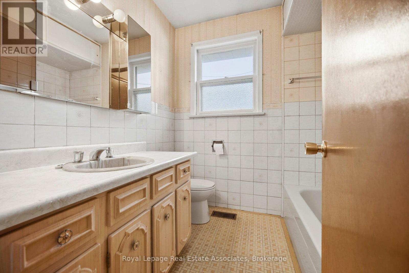 193 Kingsview Boulevard, Toronto, Ontario  M9R 1V7 - Photo 34 - W13212092
