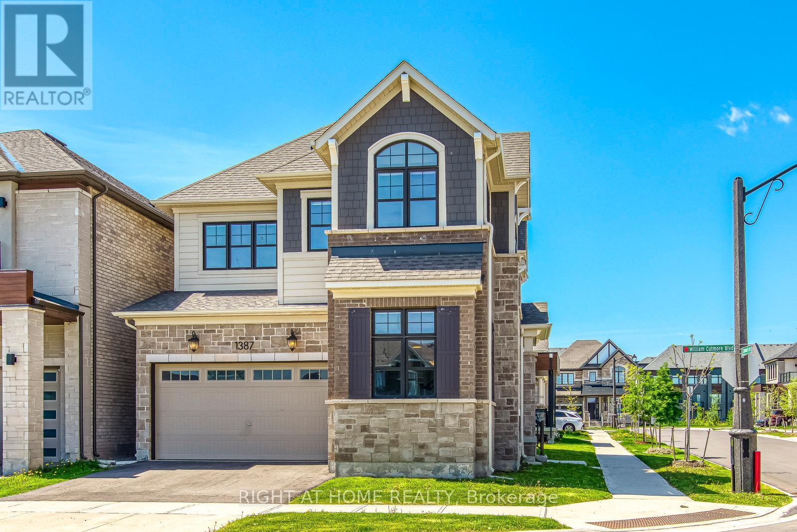 1387 Aymond Crescent, Oakville, Ontario  L6H 7W9 - Photo 2 - W13212146