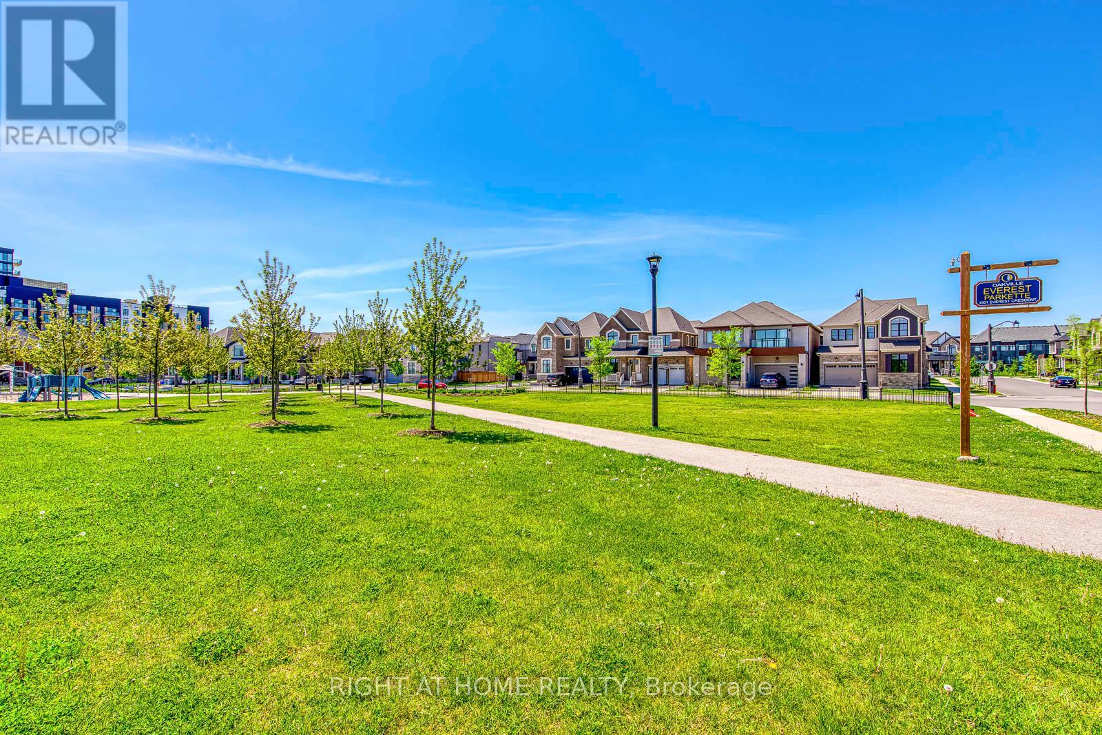 1387 Aymond Crescent, Oakville, Ontario  L6H 7W9 - Photo 3 - W13212146