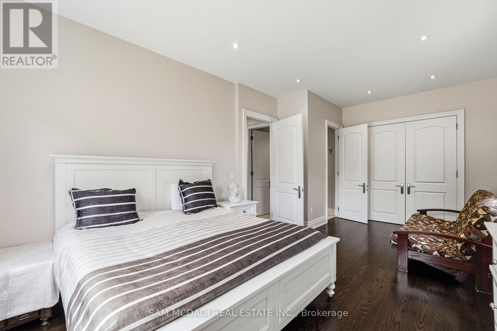 2411 Thorn Lodge Drive, Mississauga, Ontario  L5K 1K8 - Photo 25 - W13212158