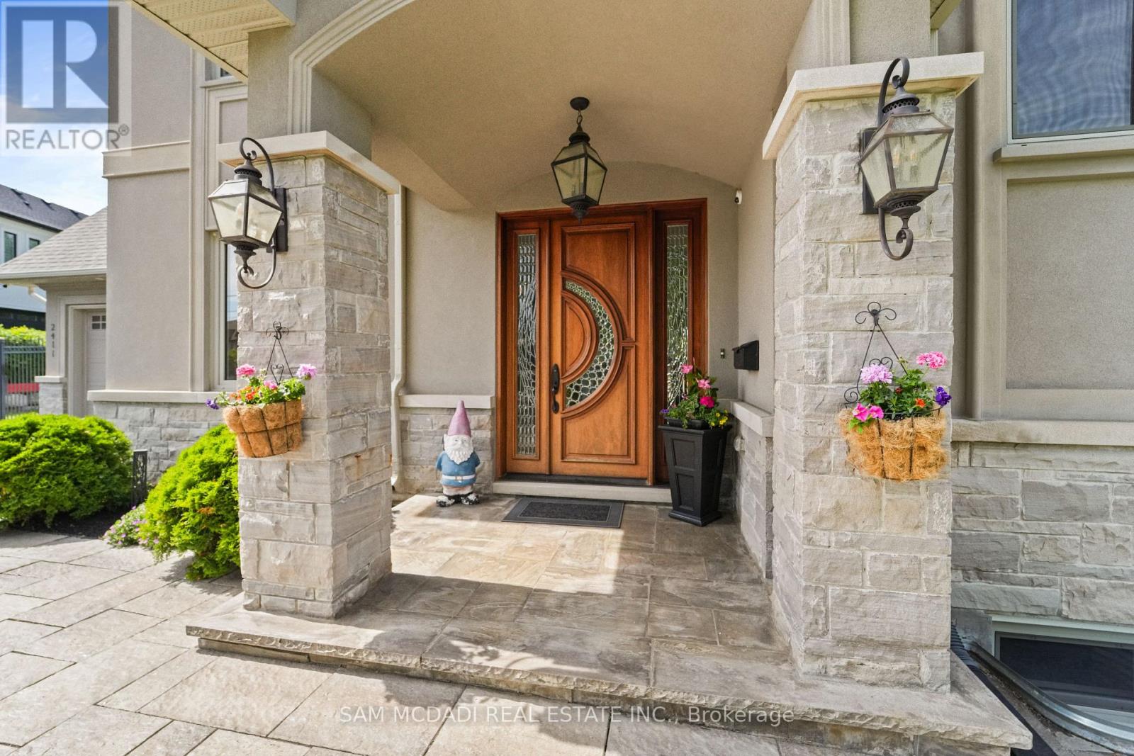 2411 Thorn Lodge Drive, Mississauga, Ontario  L5K 1K8 - Photo 4 - W13212158
