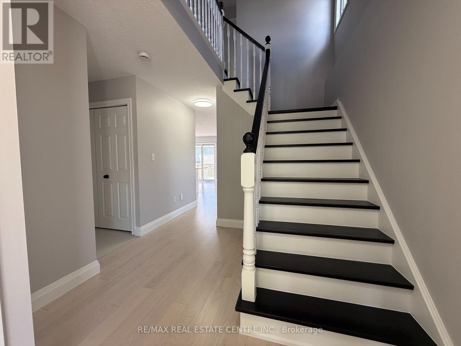125 Flaherty Drive, Guelph, Ontario  N1K 1Y6 - Photo 3 - X13212100