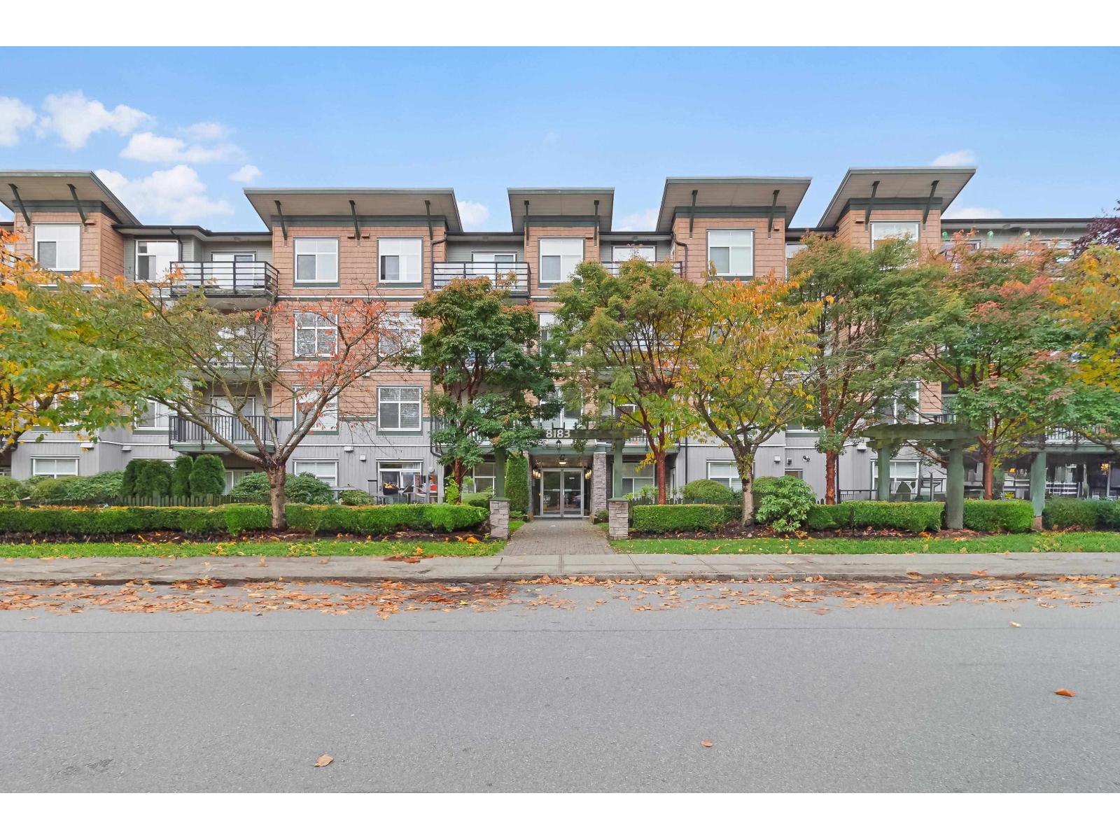 211 8183 121a Street Street, Surrey, British Columbia  V3W 1S7 - Photo 1 - R3129224