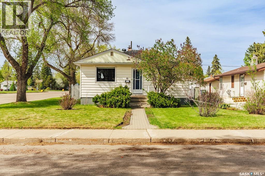901 1st Street E, Saskatoon, Saskatchewan  S7H 1T2 - Photo 1 - SK037403