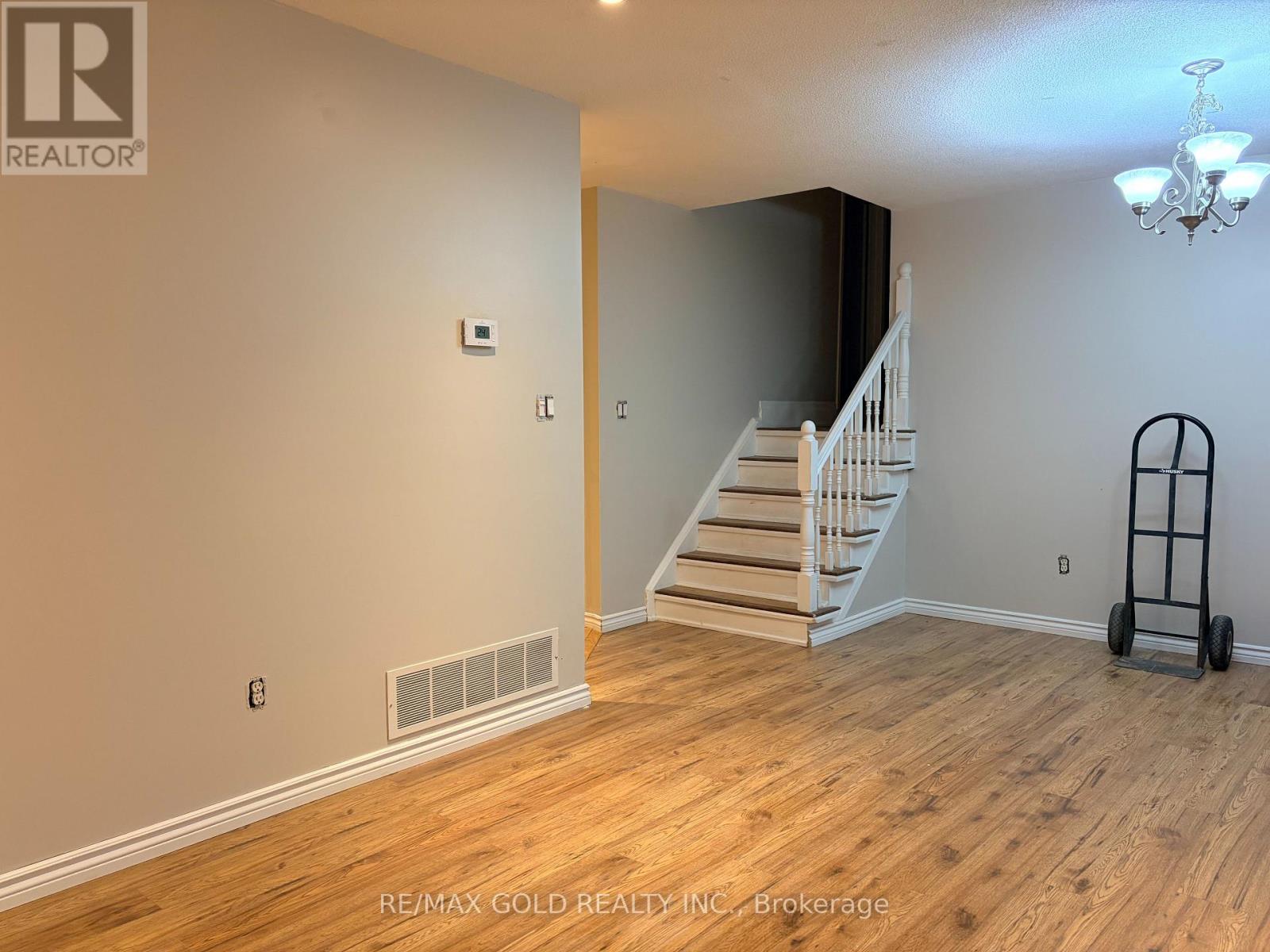 166 Harmony Road, Oshawa, Ontario  L1H 6T5 - Photo 6 - E13210354
