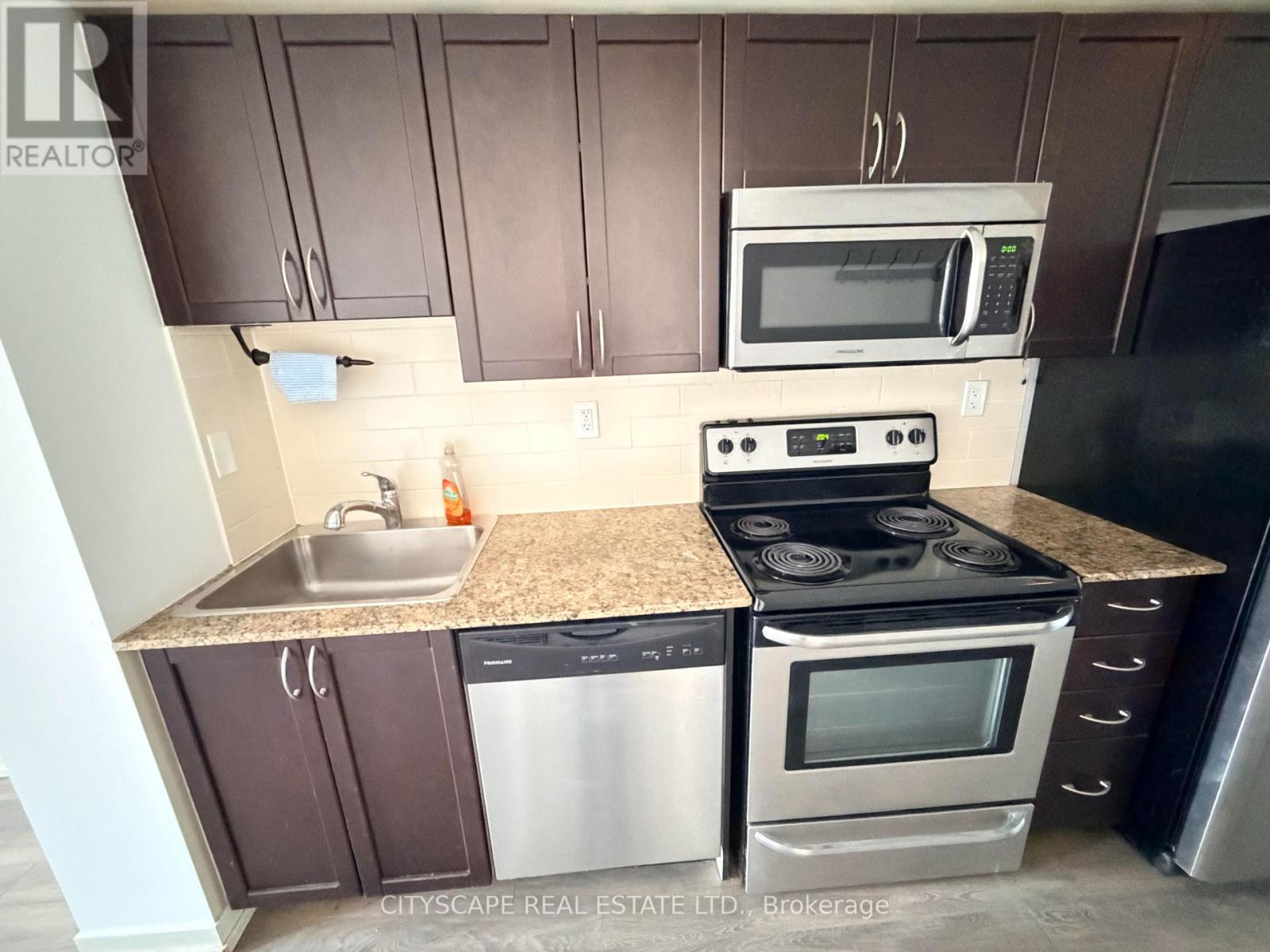 801 - 816 Lansdowne Avenue, Toronto, Ontario  M6H 4K6 - Photo 8 - W13209340