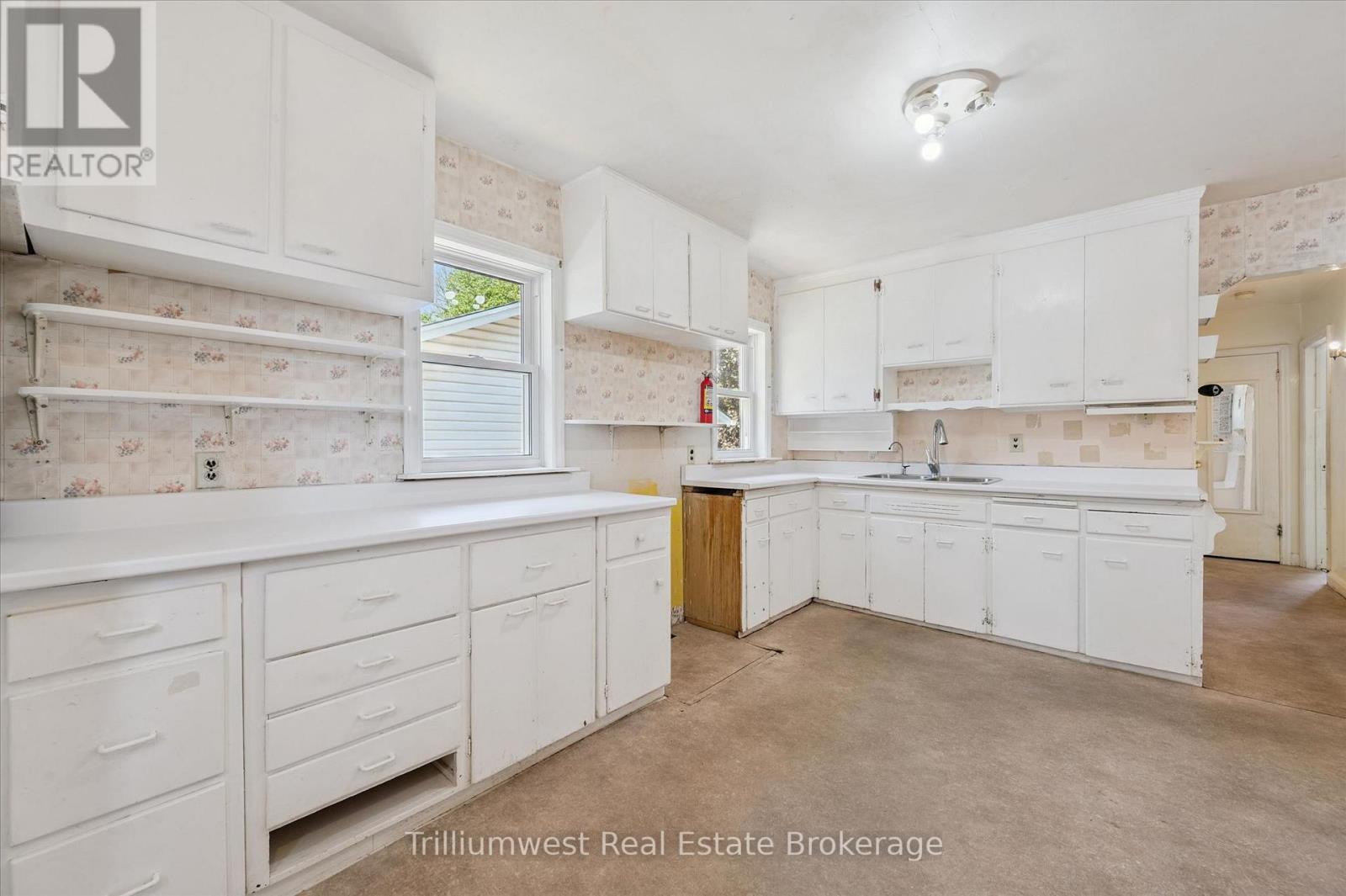 288 Margaret Avenue, Kitchener, Ontario  N2H 4J7 - Photo 4 - X13212166
