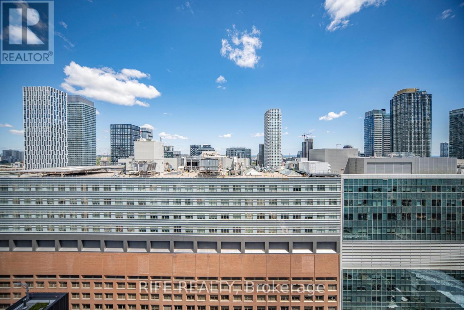 2204 - 197 Yonge Street, Toronto, Ontario  M5B 0C1 - Photo 12 - C13212164