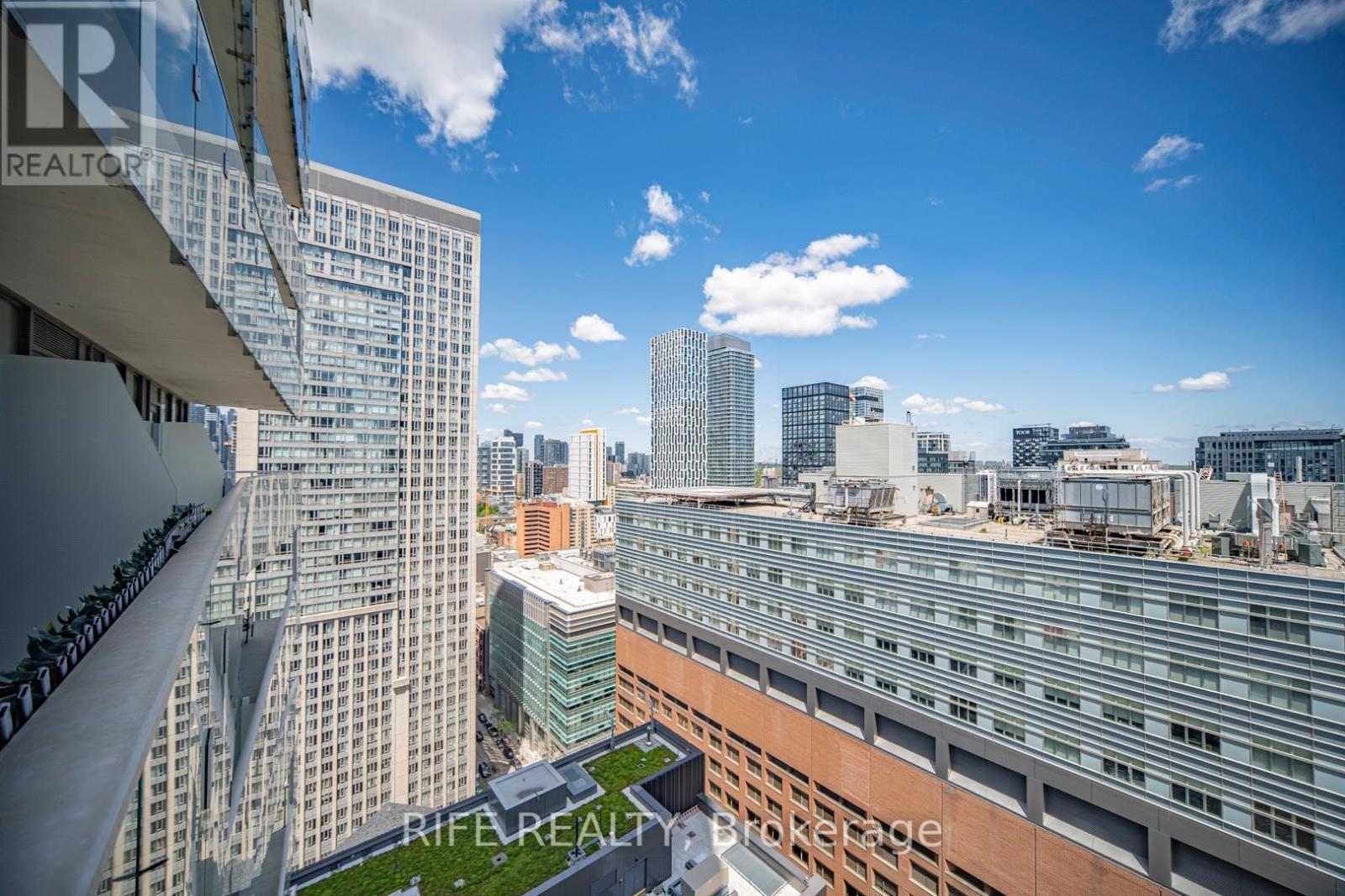 2204 - 197 Yonge Street, Toronto, Ontario  M5B 0C1 - Photo 13 - C13212164