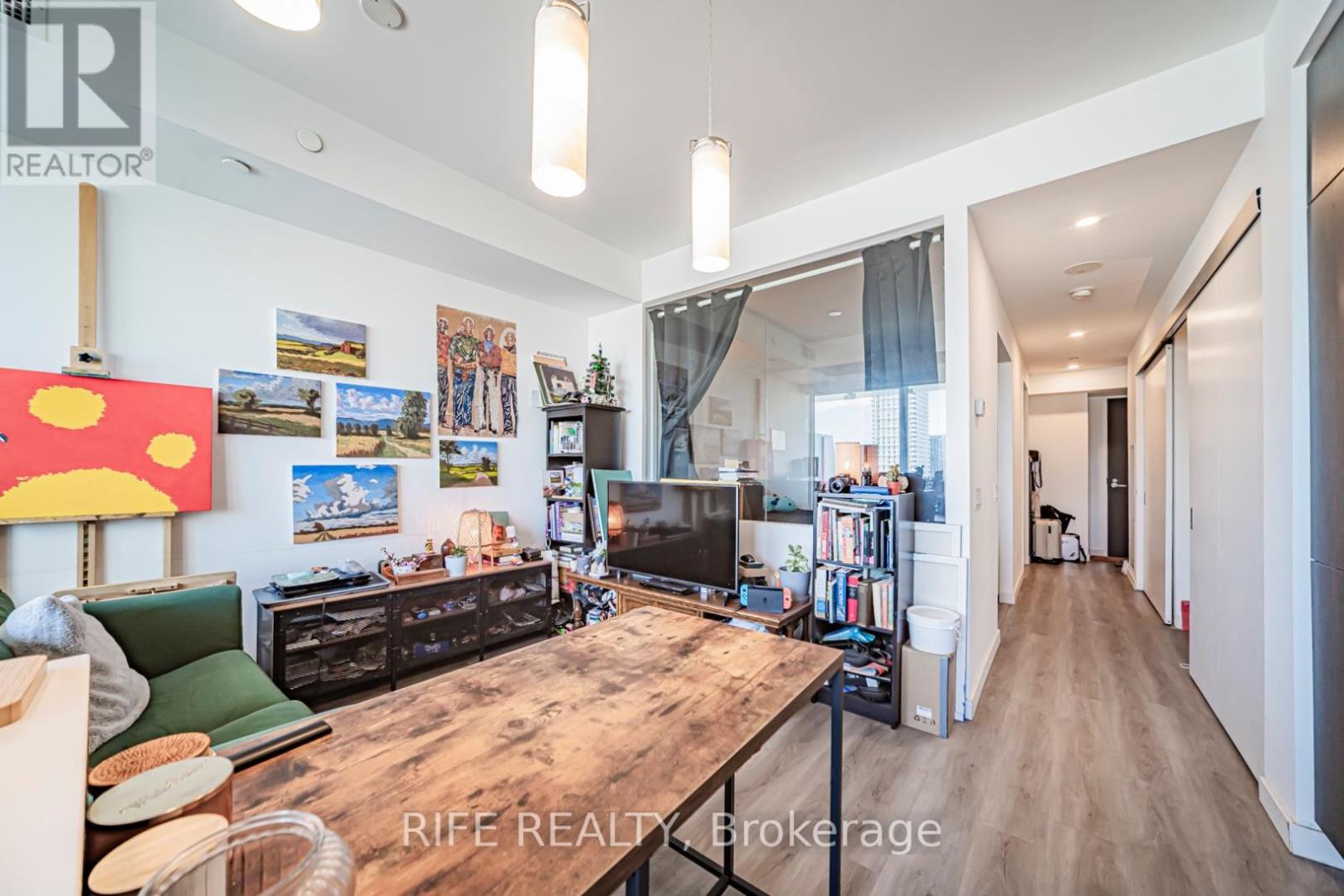 2204 - 197 Yonge Street, Toronto, Ontario  M5B 0C1 - Photo 2 - C13212164