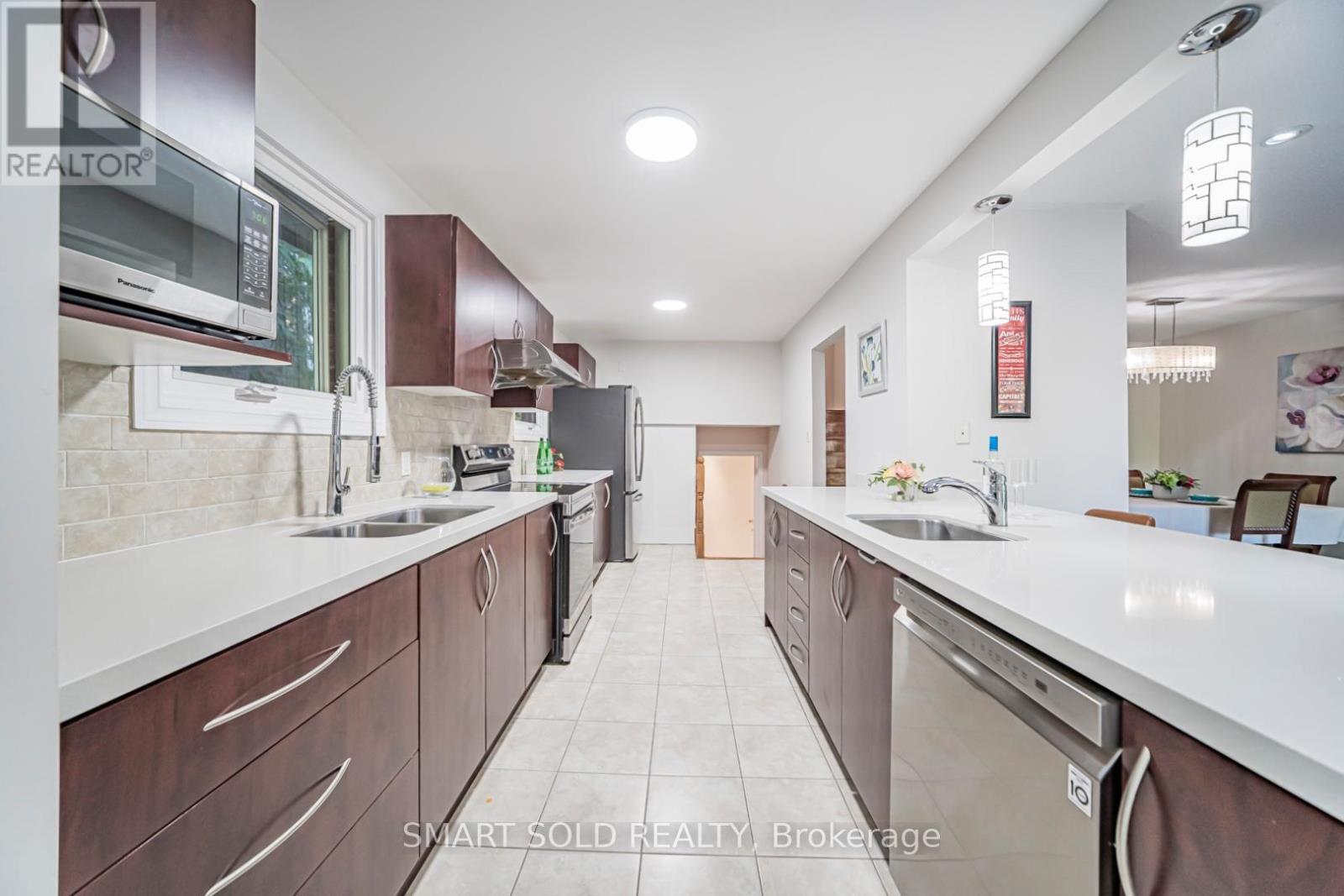 151 Silas Hill Drive, Toronto, Ontario  M2J 2X8 - Photo 5 - C13212180