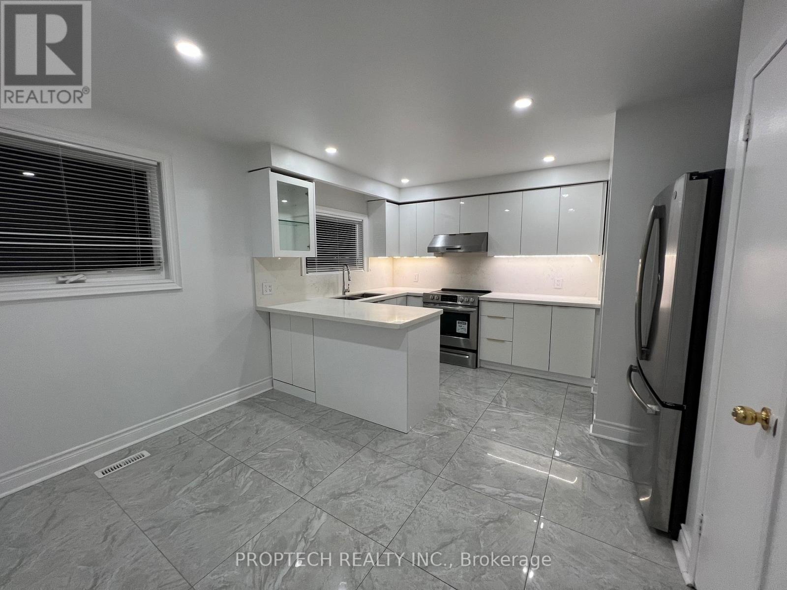 34 Broomfield Drive, Toronto, Ontario  M1S 2W1 - Photo 2 - E13212230