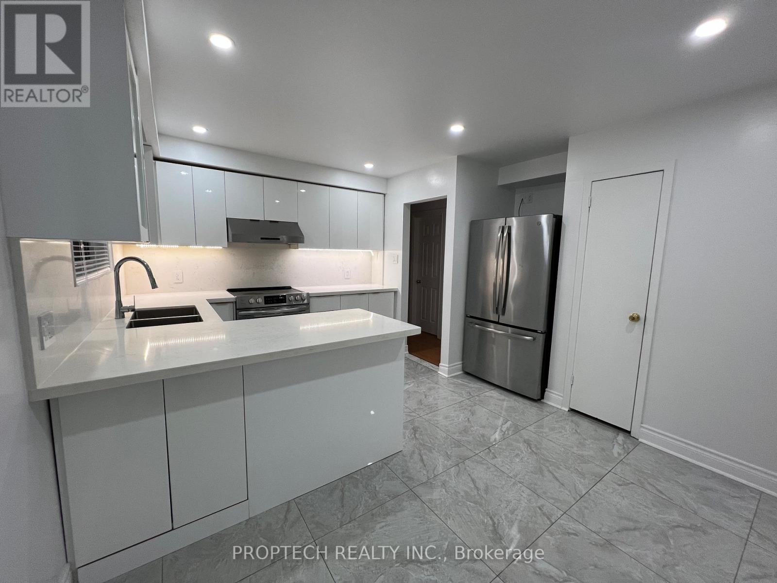 34 Broomfield Drive, Toronto, Ontario  M1S 2W1 - Photo 3 - E13212230