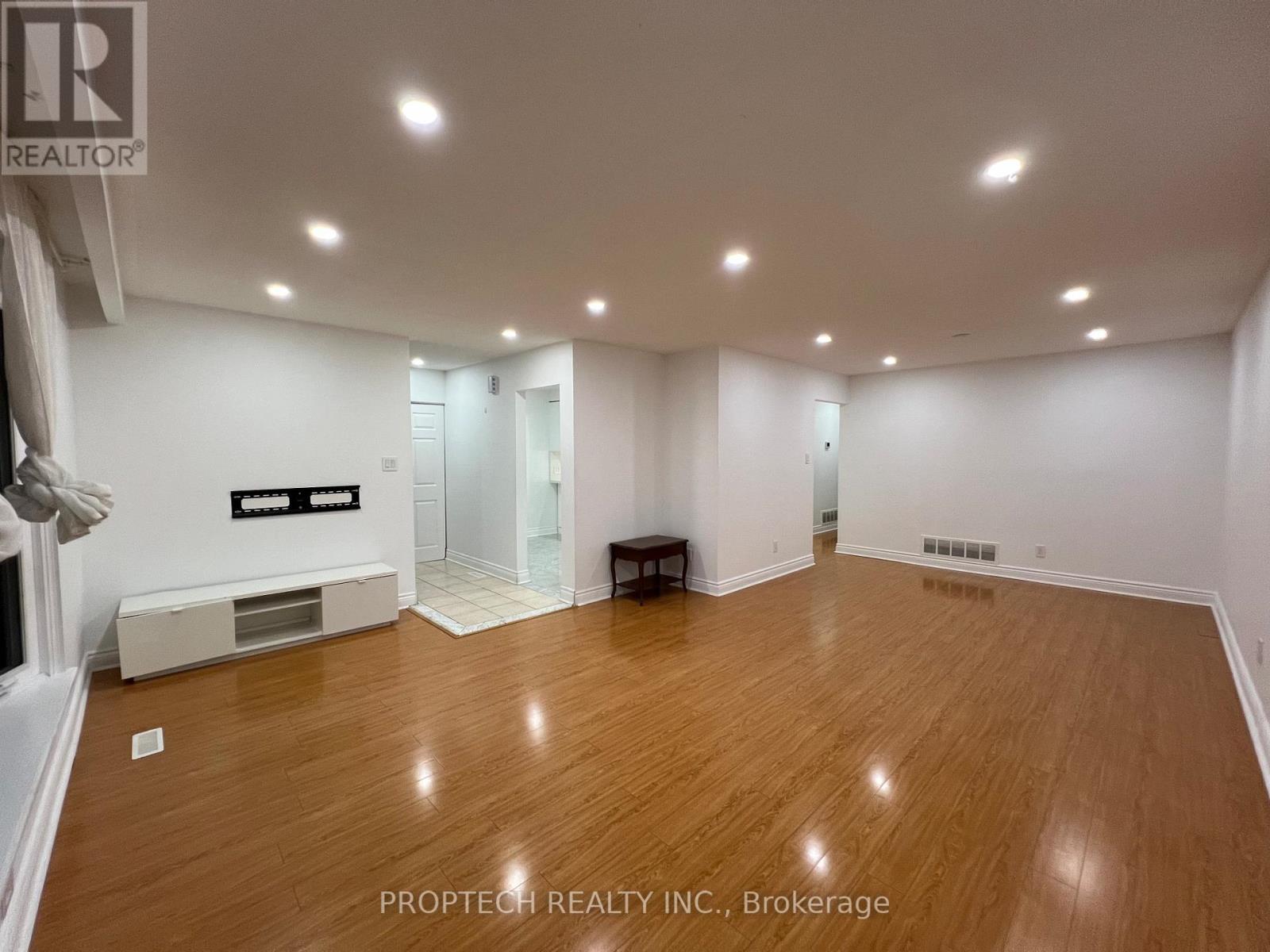 34 Broomfield Drive, Toronto, Ontario  M1S 2W1 - Photo 4 - E13212230