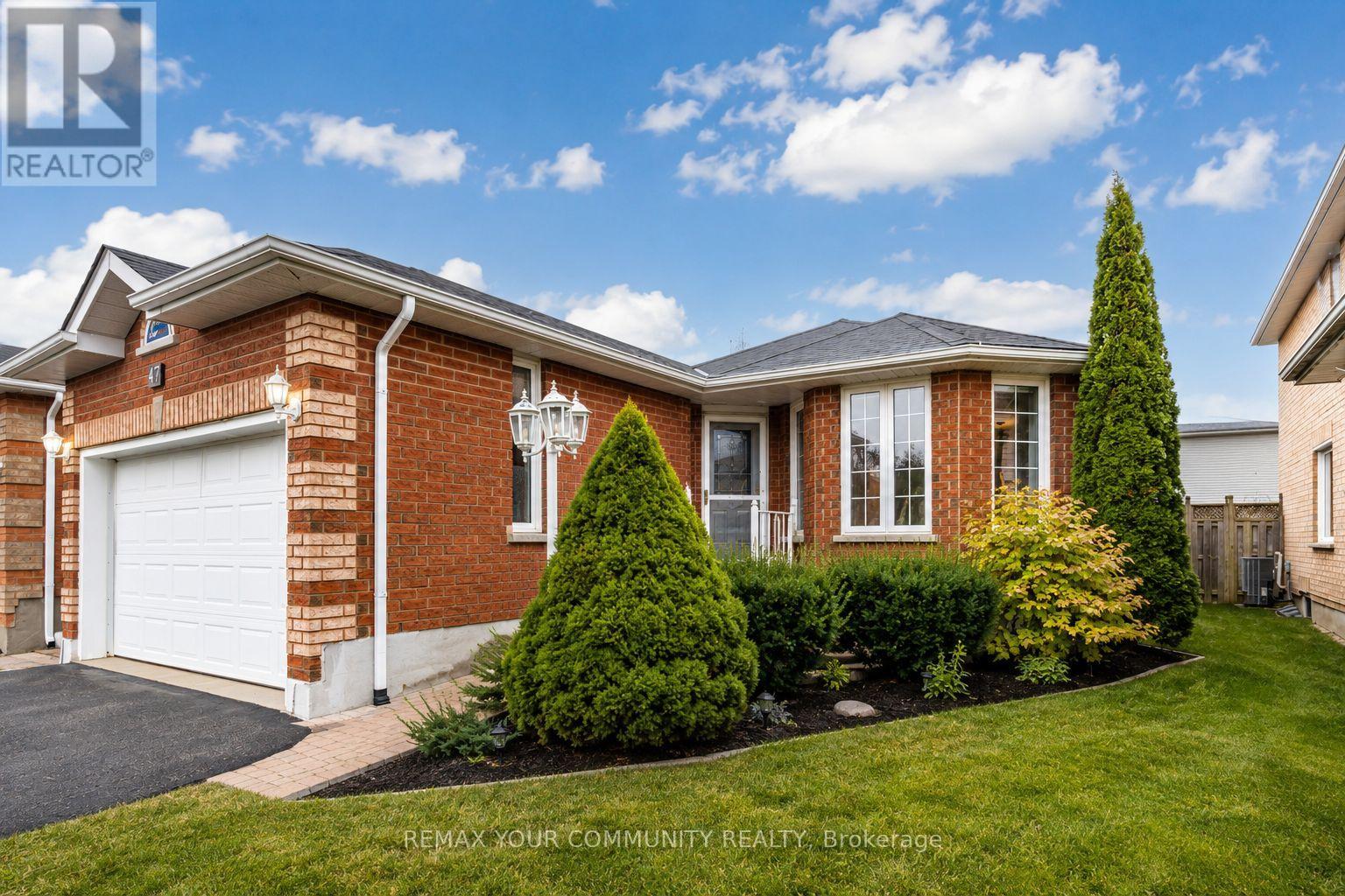 47 Mcveigh Drive, Barrie, Ontario  L4N 7E4 - Photo 2 - S13212216