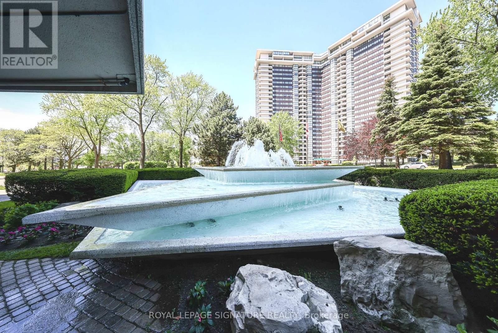 803 - 1300 Bloor Street, Mississauga, Ontario  L4Y 3Z2 - Photo 2 - W13212204