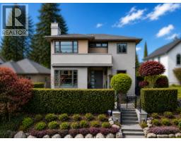 <div class="price">$5,880,000</div> 2820 W 32nd Avenue, Vancouver<br><div style="margin-bottom:8px;"><small>Exp Realty</small></div><div class='bed_bath'>6 Bed | 7 Bath</div>