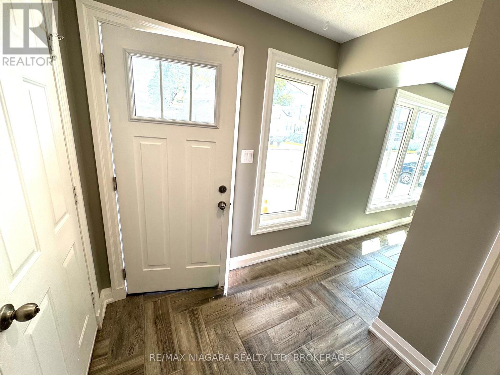 Upper - 21 Ball Avenue E, St. Catharines, Ontario  L2T 1B4 - Photo 2 - X13212234