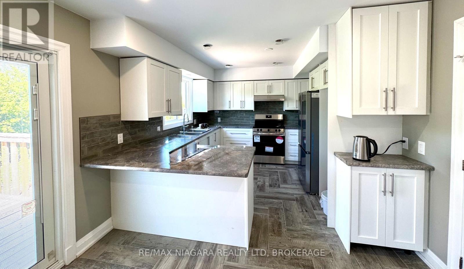 Upper - 21 Ball Avenue E, St. Catharines, Ontario  L2T 1B4 - Photo 5 - X13212234