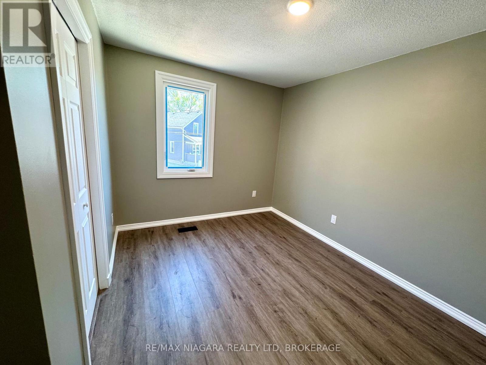 Upper - 21 Ball Avenue E, St. Catharines, Ontario  L2T 1B4 - Photo 6 - X13212234