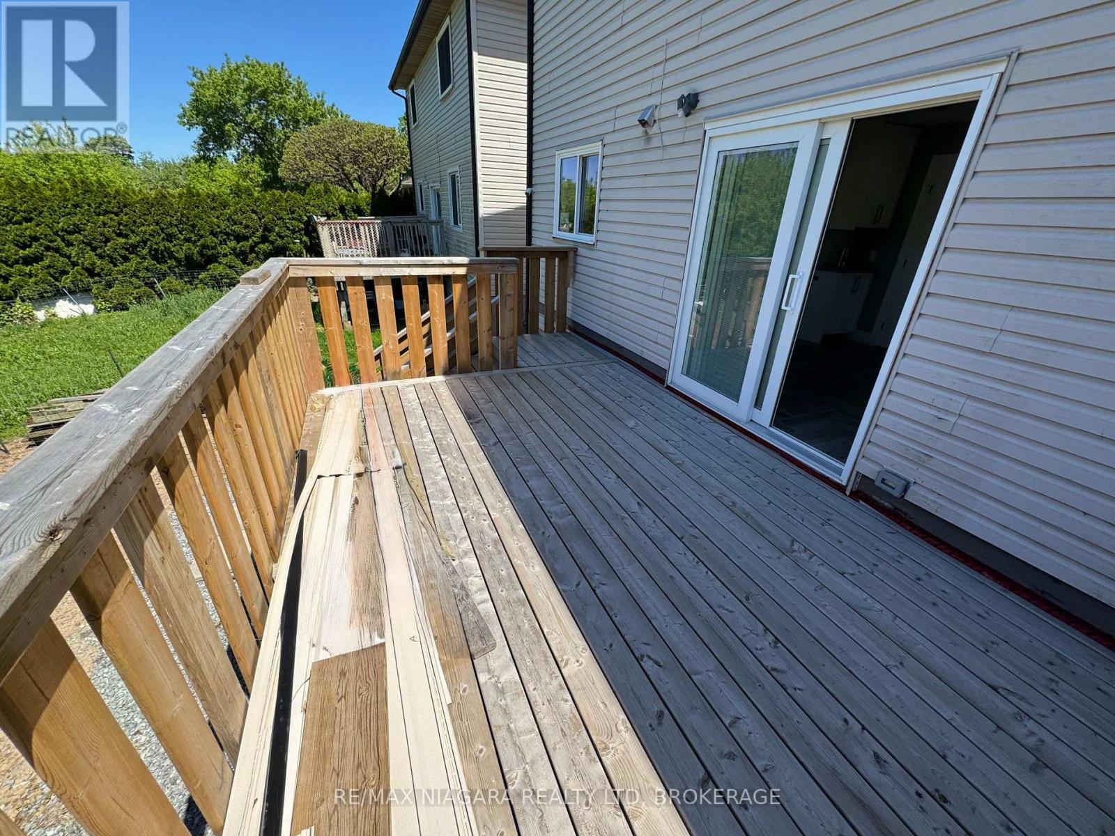 Upper - 21 Ball Avenue E, St. Catharines, Ontario  L2T 1B4 - Photo 7 - X13212234