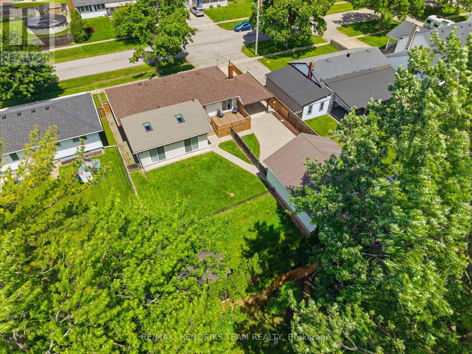 17 Sullivan Drive, St. Catharines (Lakeport), Ontario  L2N 1K3 - Photo 2 - X13212242