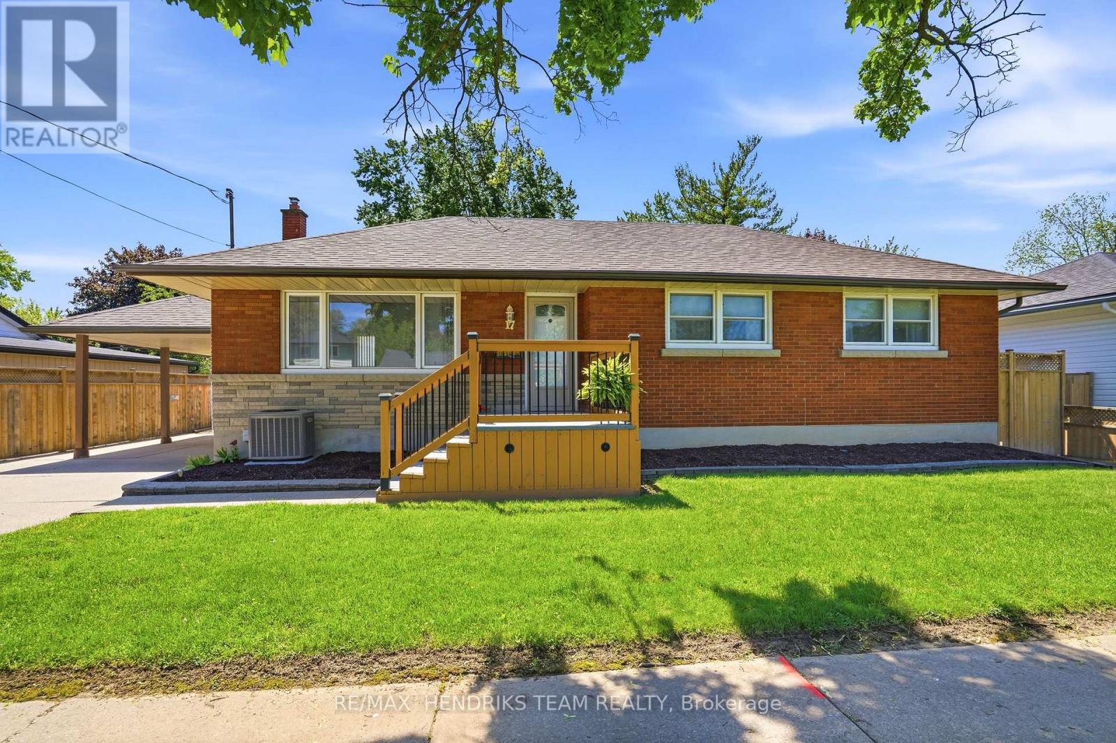 17 Sullivan Drive, St. Catharines (Lakeport), Ontario  L2N 1K3 - Photo 3 - X13212242