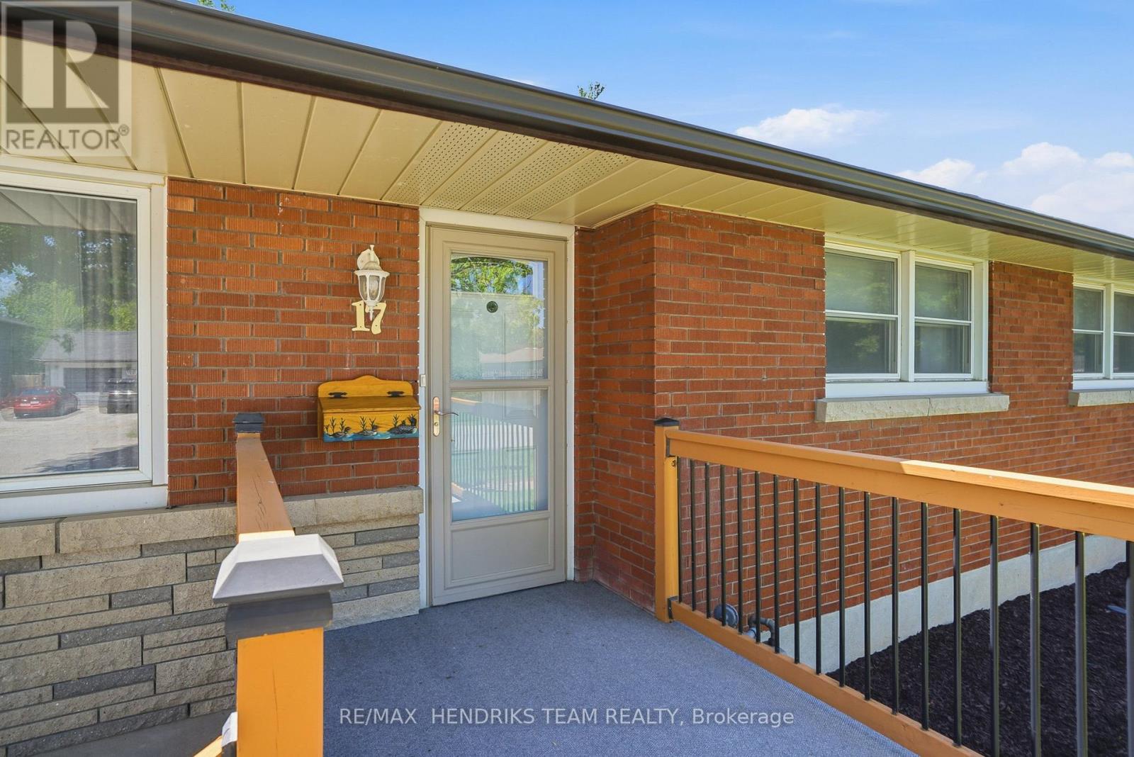 17 Sullivan Drive, St. Catharines (Lakeport), Ontario  L2N 1K3 - Photo 4 - X13212242