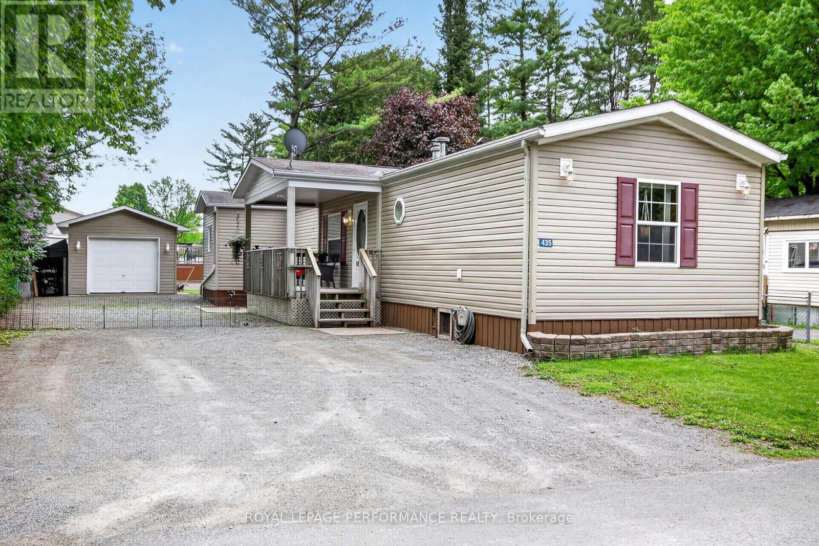 435 - 8250 County Road 17 Road, Clarence-Rockland, Ontario K4K 1K7 - Photo 2 - X12937960