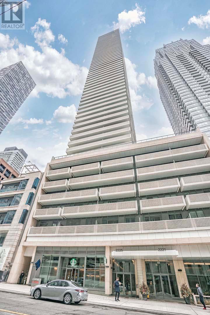 1404 - 2221 Yonge Street, Toronto (Mount Pleasant West), Ontario  M4S 0B4 - Photo 1 - C13212266