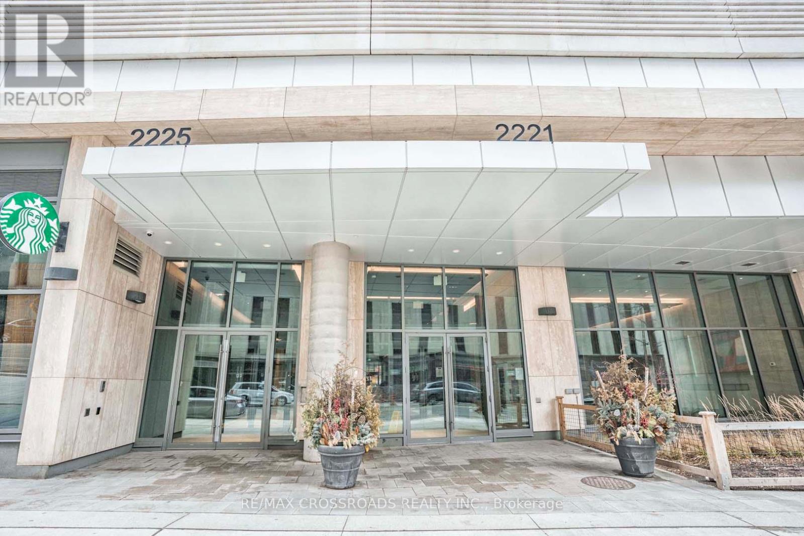 1404 - 2221 Yonge Street, Toronto (Mount Pleasant West), Ontario  M4S 0B4 - Photo 2 - C13212266