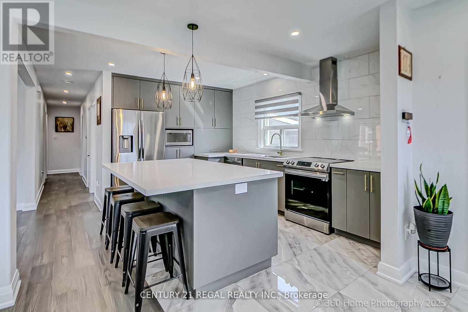 17 Electro Road, Toronto (Wexford-Maryvale), Ontario  M1R 2A6 - Photo 2 - E13212268
