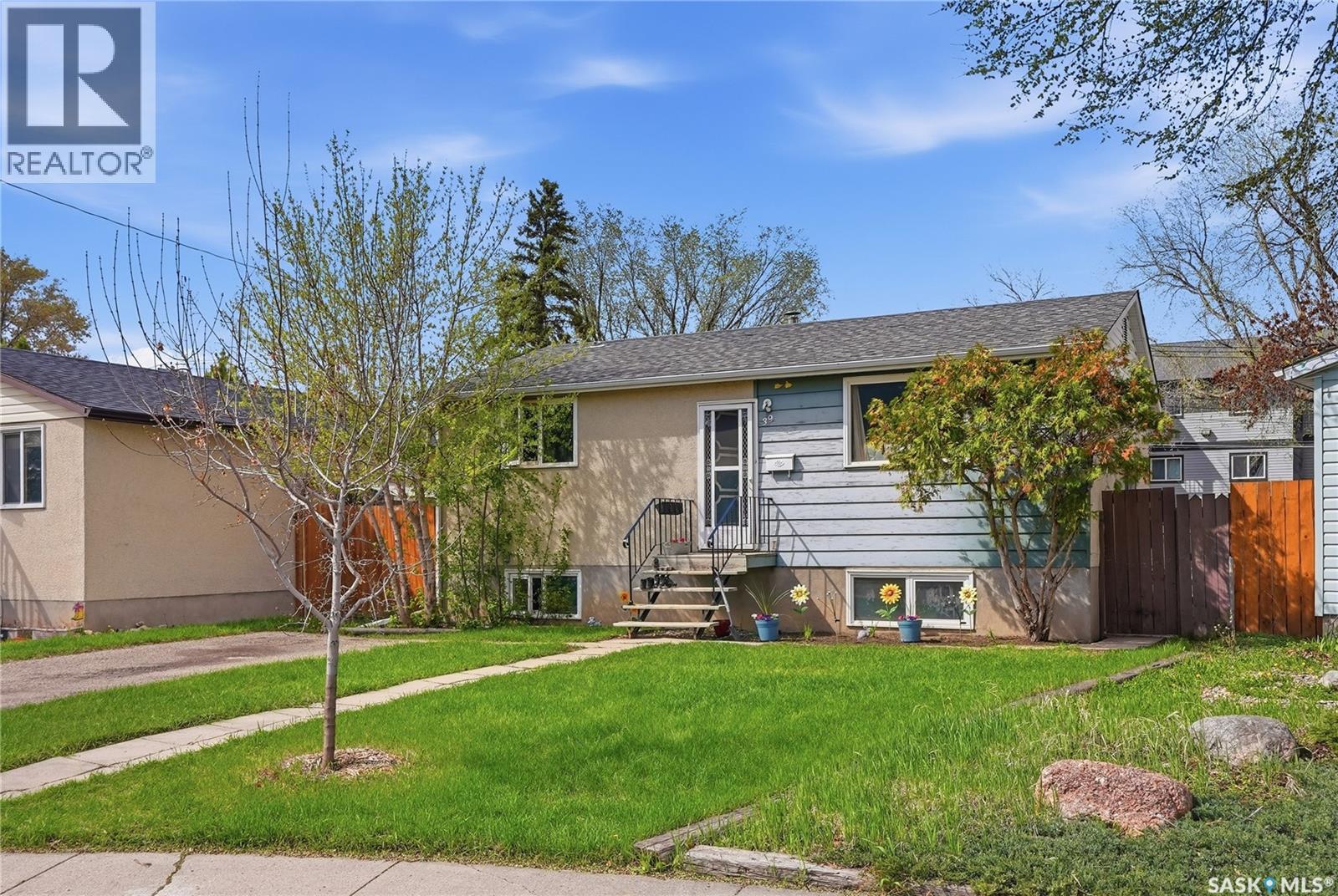 39 Trident Crescent, Saskatoon, Saskatchewan  S7M 0P7 - Photo 2 - SK037417