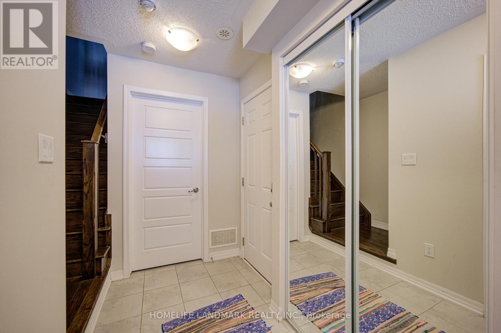 3086 Mistletoe Gardens, Oakville, Ontario  L6M 0Y7 - Photo 5 - W13212258