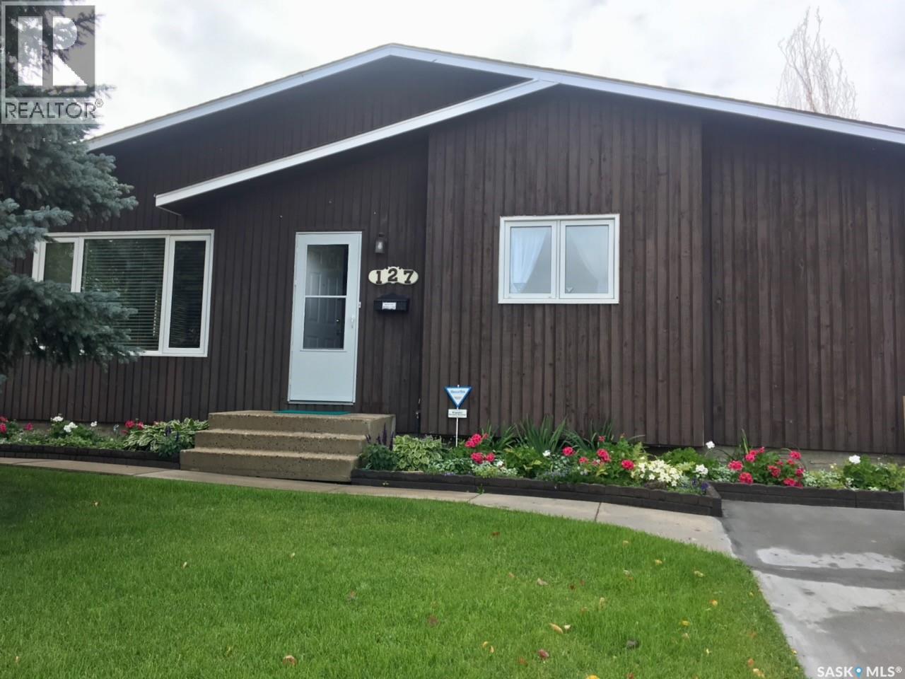 127 DEVONSHIRE CRESCENT, Saskatoon, Saskatchewan