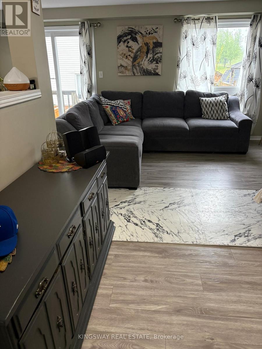 42 Foxglove Crescent N, Kitchener, Ontario  N2E 3Y7 - Photo 11 - X13212236