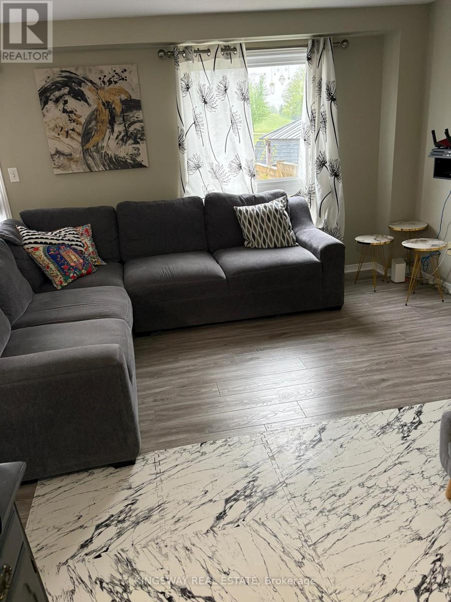 42 Foxglove Crescent N, Kitchener, Ontario  N2E 3Y7 - Photo 2 - X13212236