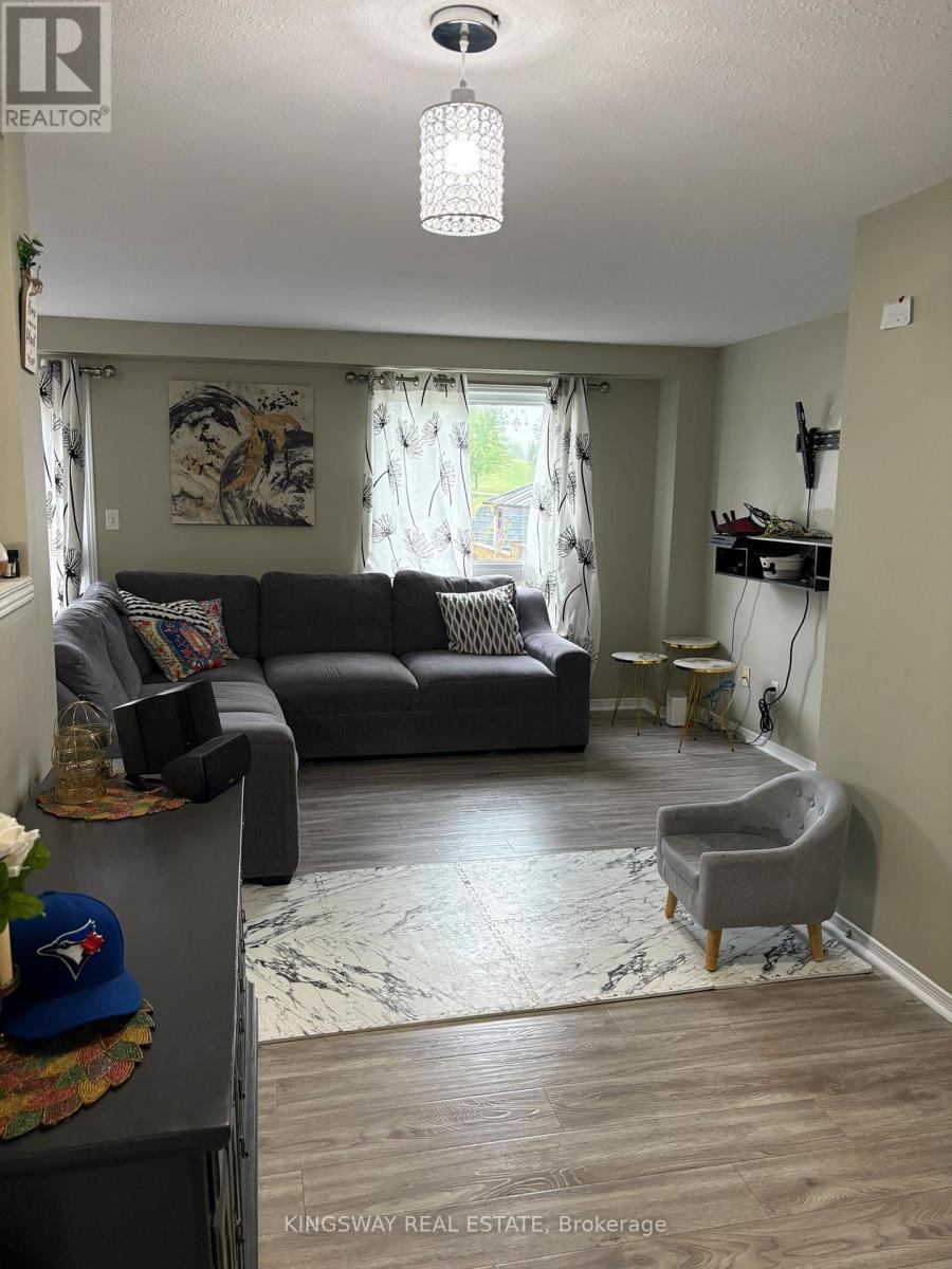 42 Foxglove Crescent N, Kitchener, Ontario  N2E 3Y7 - Photo 5 - X13212236