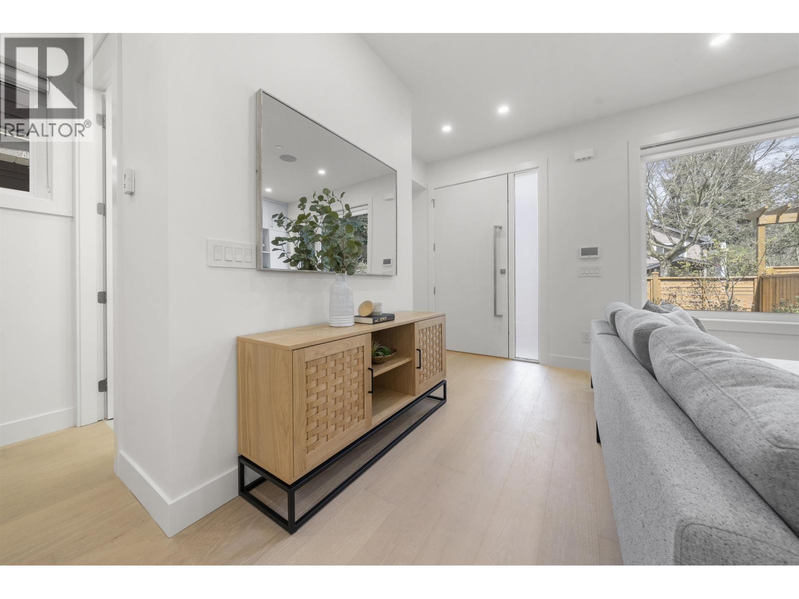 1 1582 E 2nd Avenue, Vancouver, British Columbia  V5N 1C7 - Photo 6 - R3104140