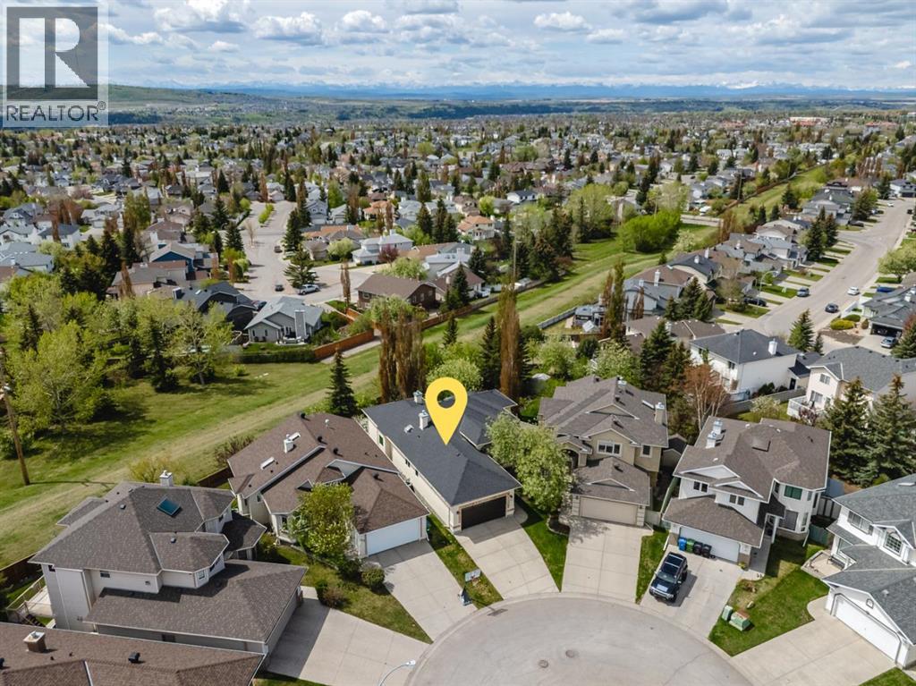 121 Scenic View Bay NW, Calgary, Alberta  T3L 1Z7 - Photo 1 - A2315833