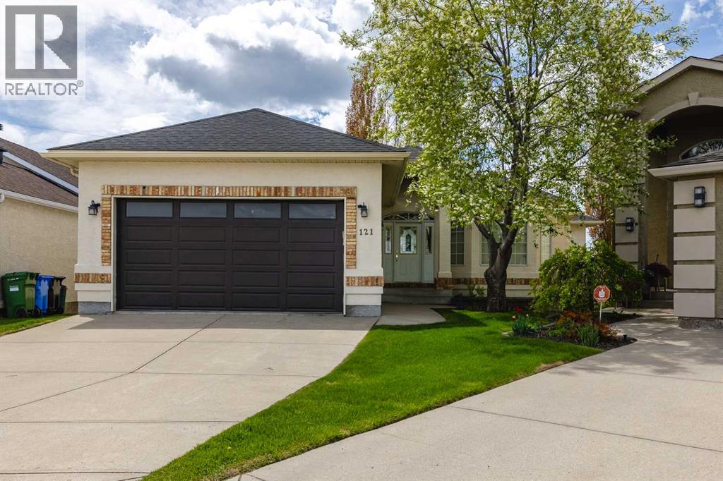 121 Scenic View Bay NW, Calgary, Alberta  T3L 1Z7 - Photo 2 - A2315833
