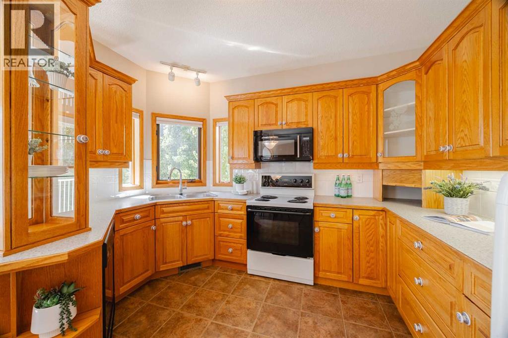 121 Scenic View Bay NW, Calgary, Alberta  T3L 1Z7 - Photo 15 - A2315833