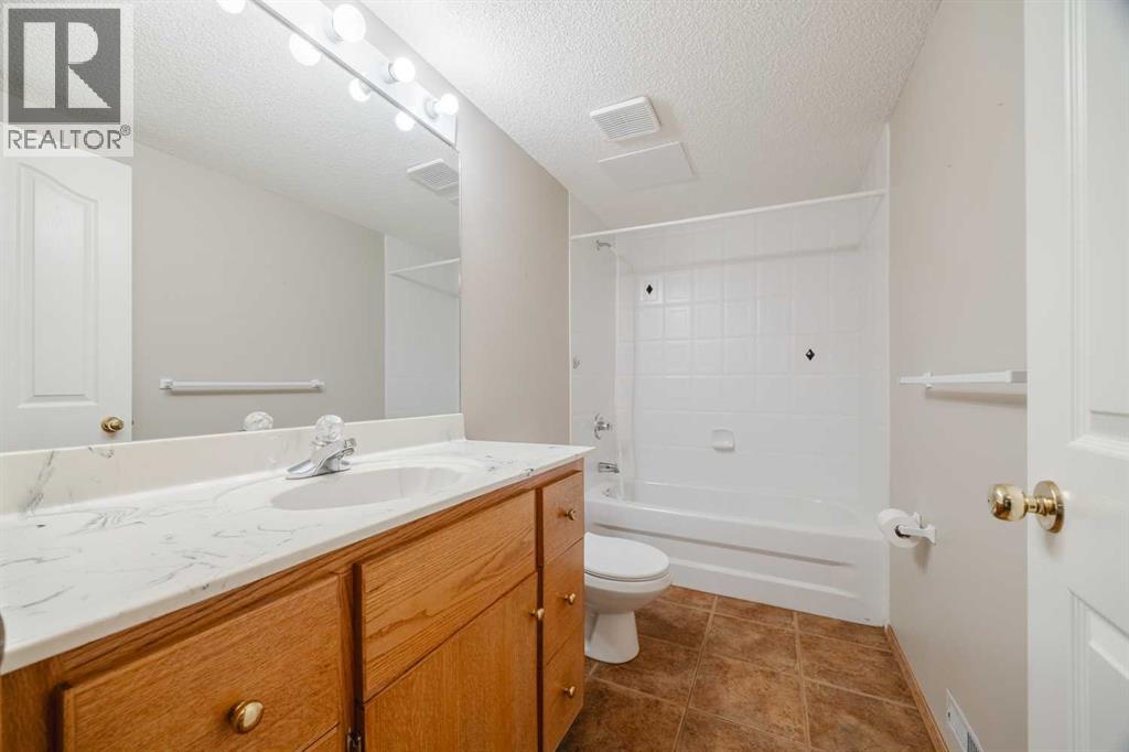 121 Scenic View Bay NW, Calgary, Alberta  T3L 1Z7 - Photo 41 - A2315833