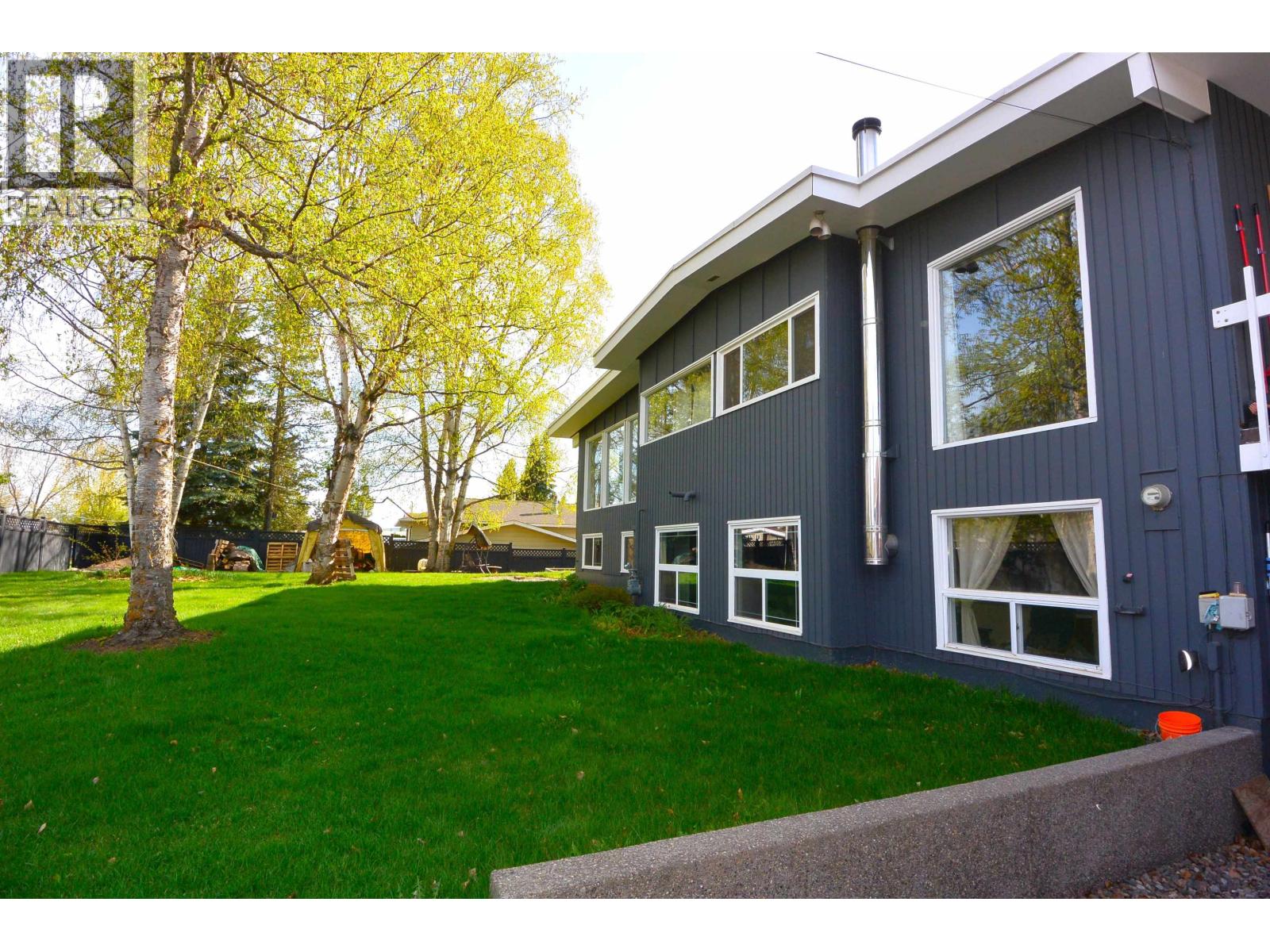 3650 Eighteenth Avenue, Smithers, British Columbia  V0J 2N0 - Photo 2 - R3129590